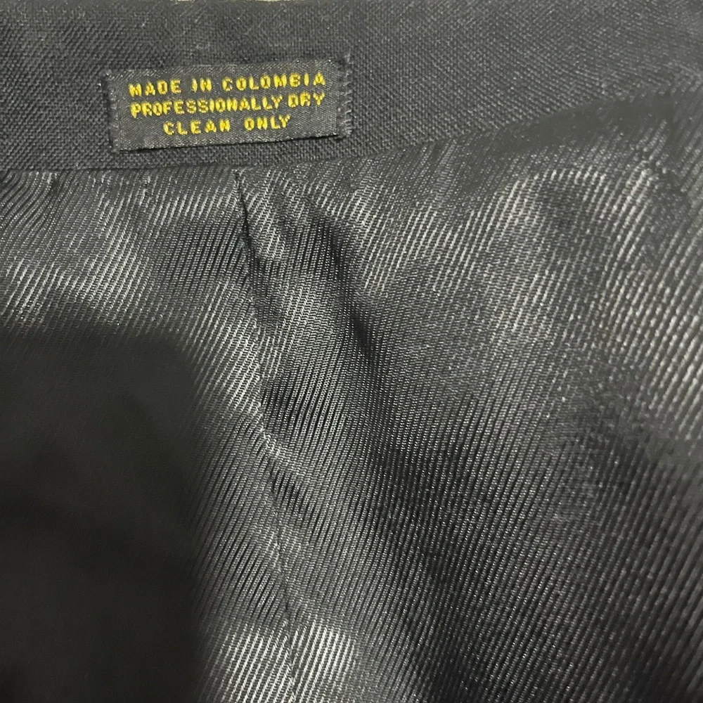 Oscar de la Renta Black Men's Sport Coat - Classic Two-Button Blazer